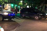 Motociclista se estrelló contra una camioneta que dobló desde avenida Perón a Hernández: fue hospitalizado