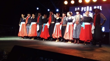 Se llevó adelante con gran éxito la peña del festival de Mones Cazón, "un pueblo que canta y baila"