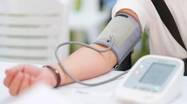 Los diagnósticos por hipertensión mejoraron con el uso del tensiómetro digital